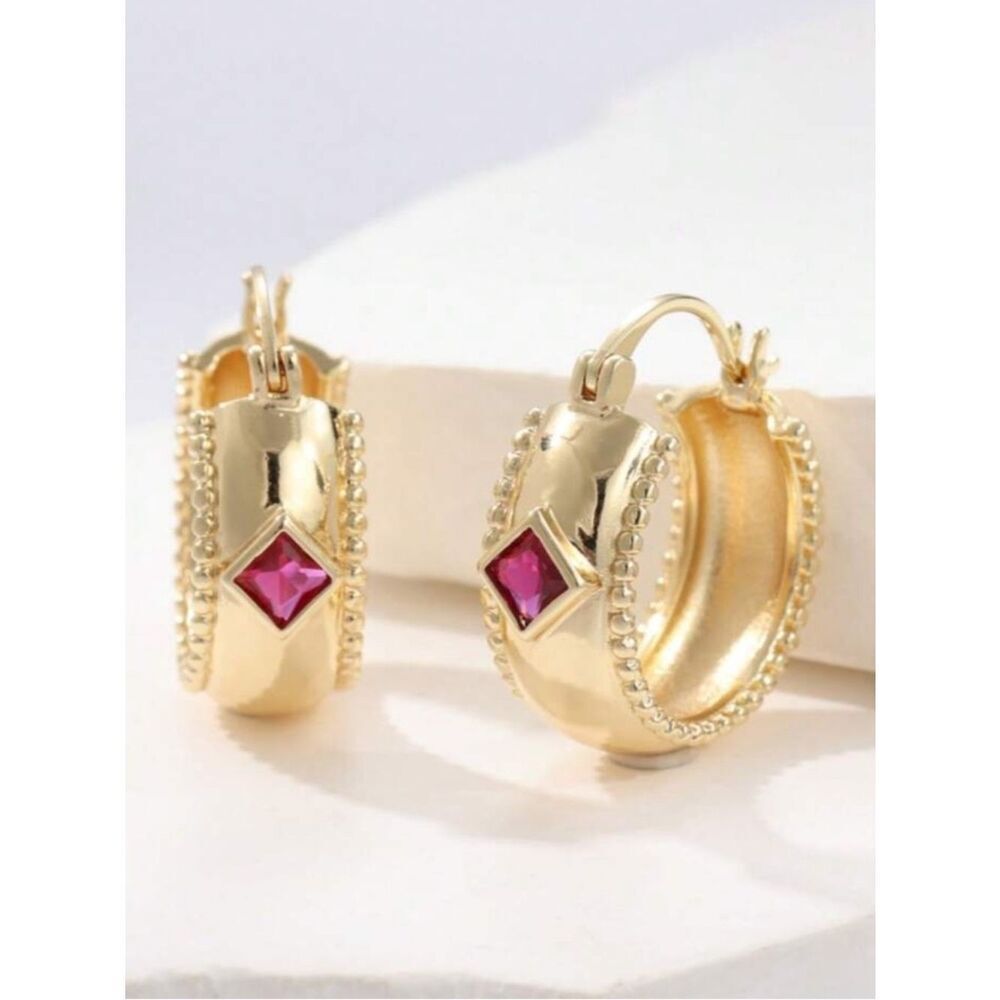Gold Hoop Earrings with Pink Gemstone R 544